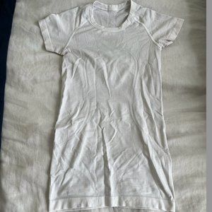 Swiftly Tech Short-Sleeve Shirt 2.0 - White Size 2